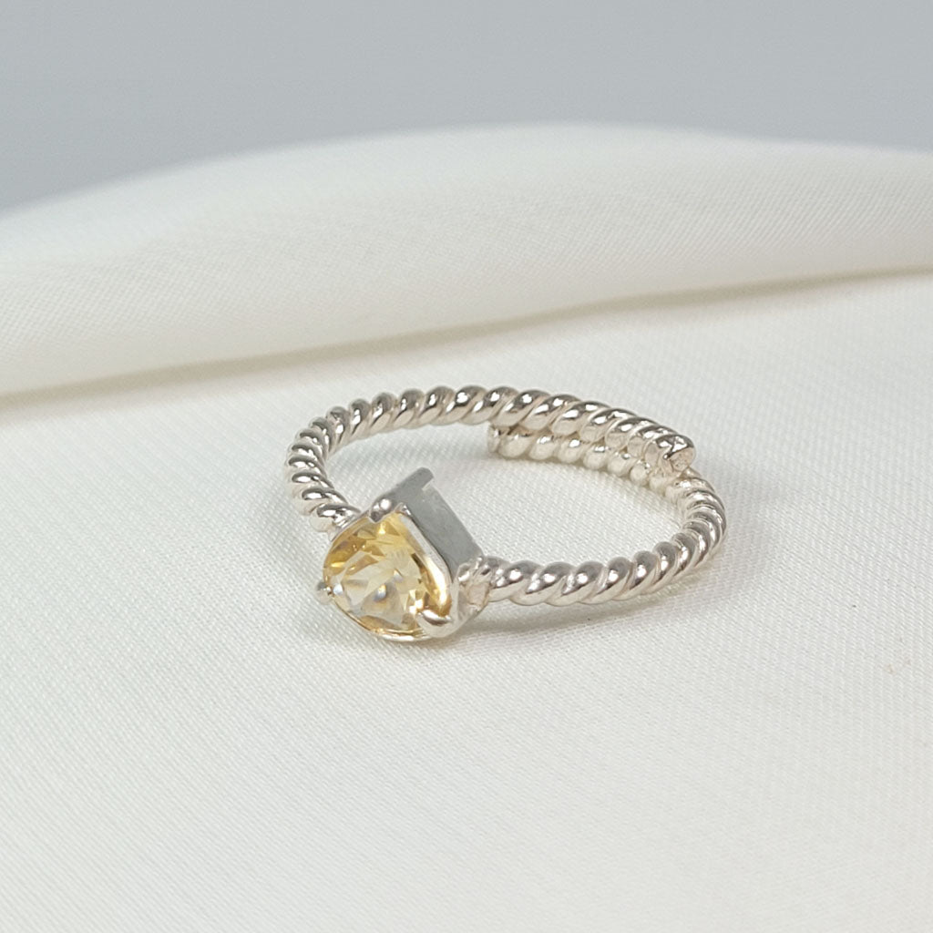 Anillo Citrino Gotita