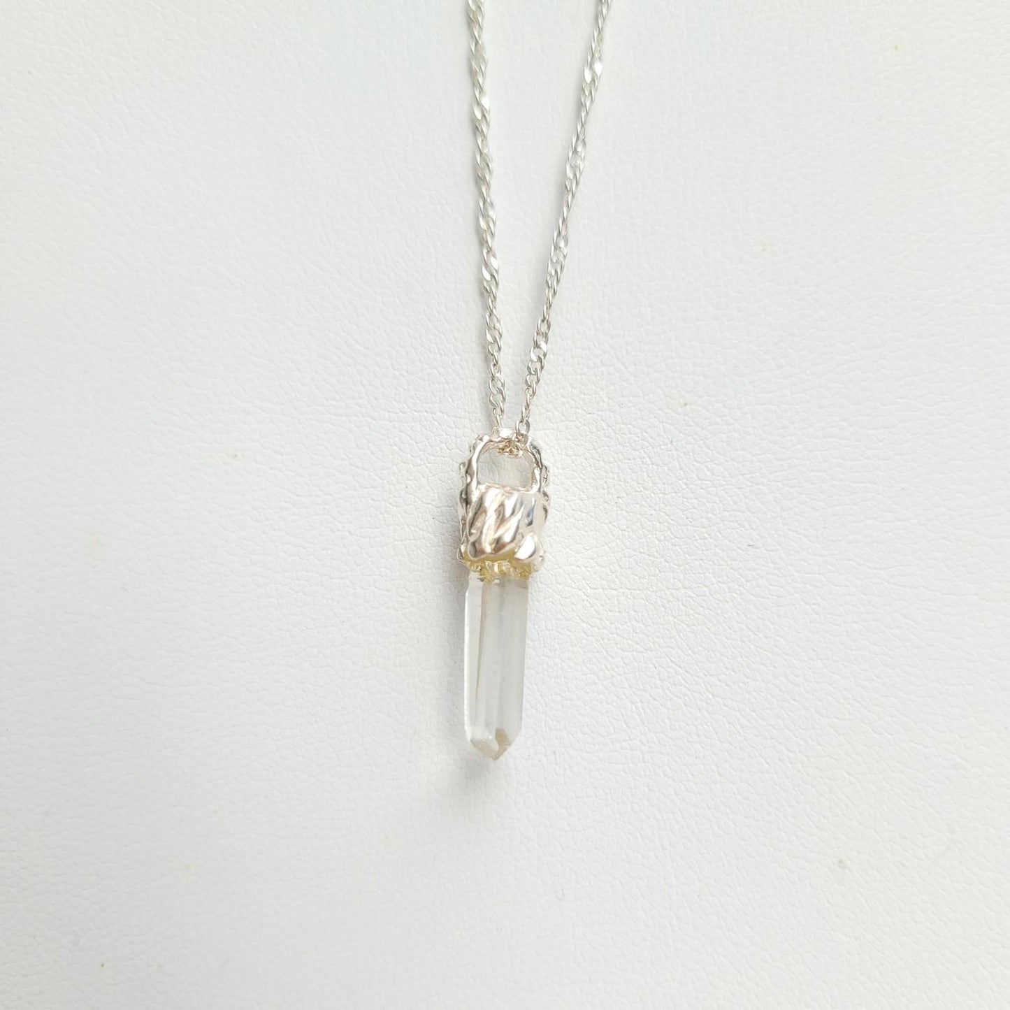 Collar Punta de Cuarzo Cristal