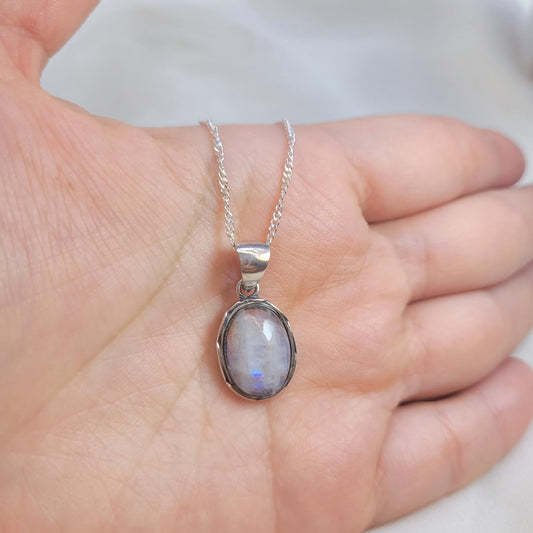 Collar en Piedra Luna oval
