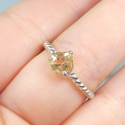 Anillo Citrino Gotita