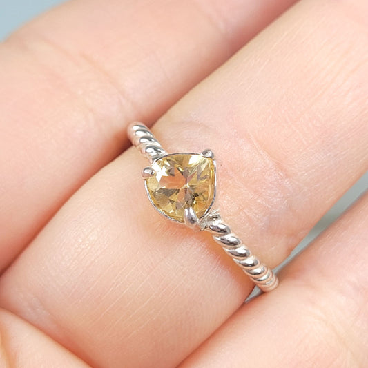 Anillo Citrino Gotita